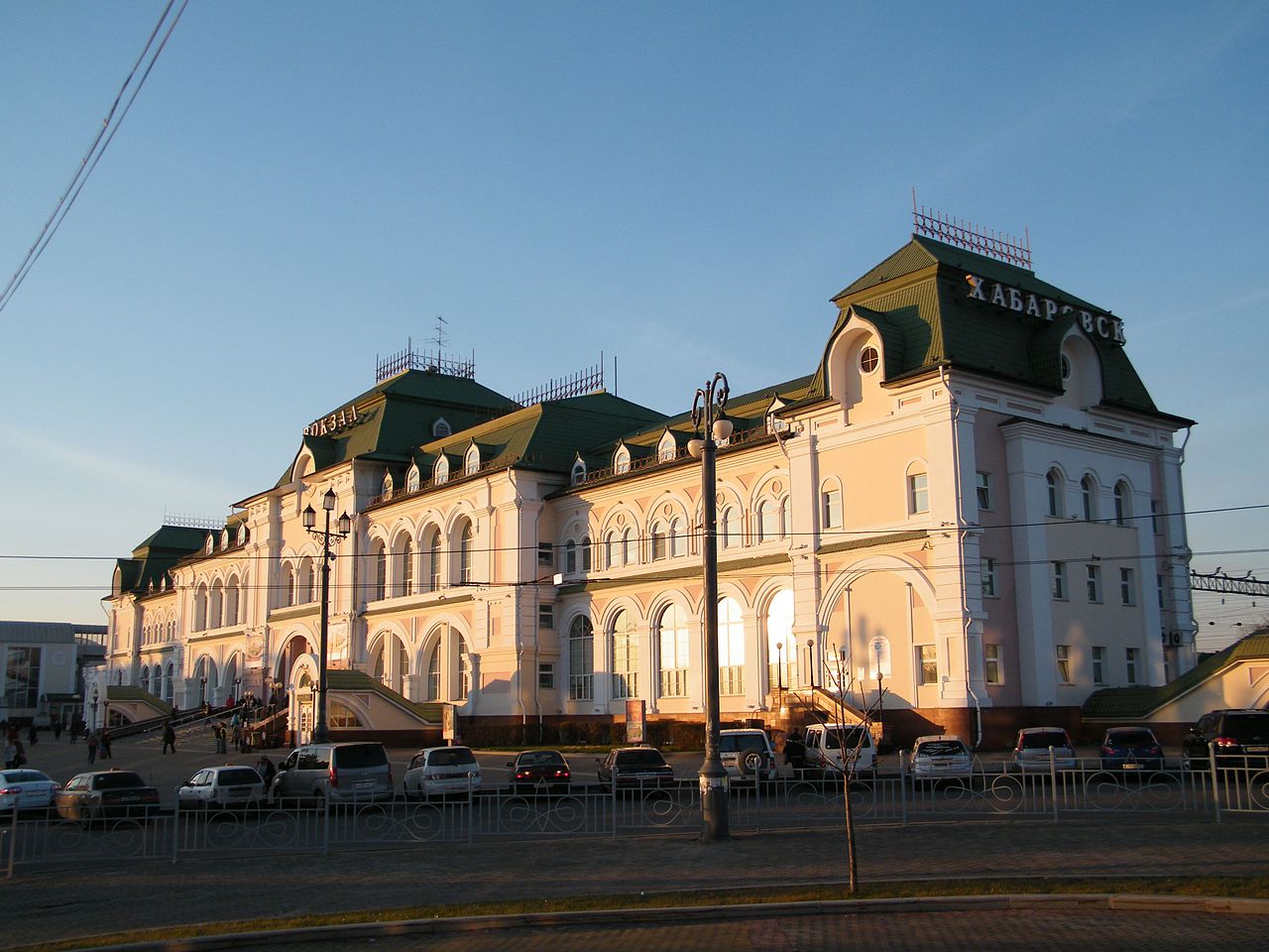 1280px-Khabarovsk_railway_station_2014_ф3.JPG